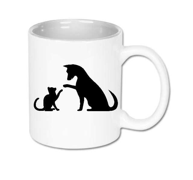 Biały kubek wykonany z ceramiki z grafiką przyjaciół w postaci kota i psa