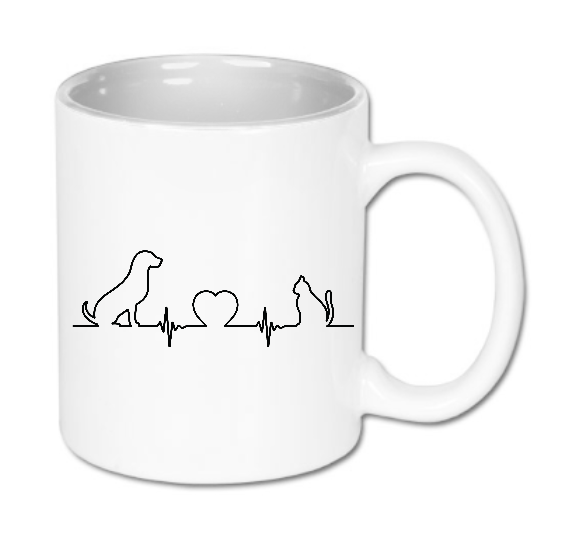 kubek biały wykonany z ceramiki Bavenna z grafiką przedstawiającą psa i kota połączonych linią pulsu
